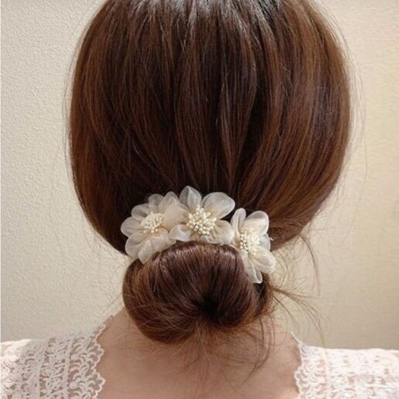 White Flower Updo Bun Maker Floral Bun Holder Boho Bridal Flower Hair Jewelry - Picture 1 of 8
